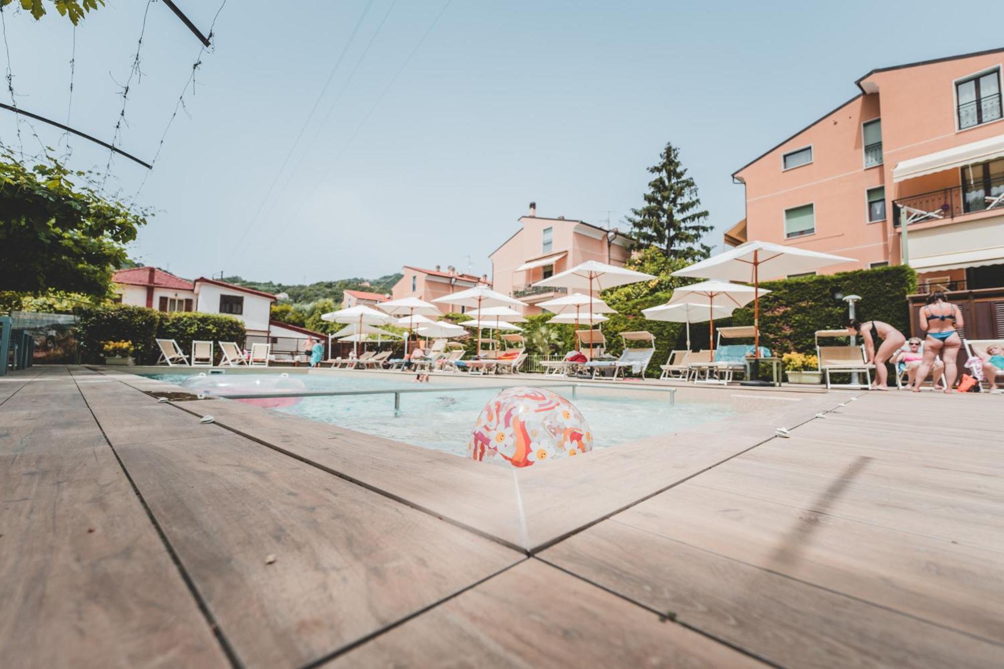 Residence Holidays Pietra Ligure Exterior photo